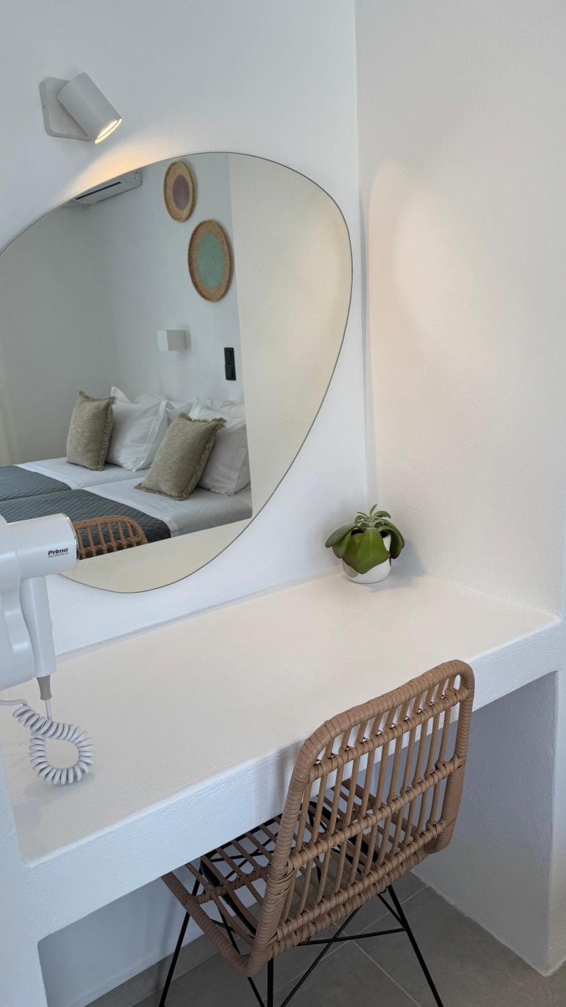 Paros Five Senses Aparthotel ภายนอก รูปภาพ
